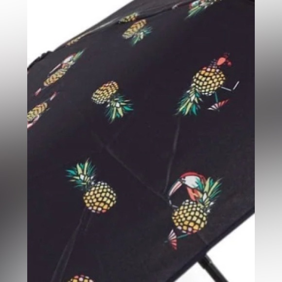 NWT Vera Bradley Toucan Party umbrella. Cover. Handle. Push button. - Picture 2 of 5